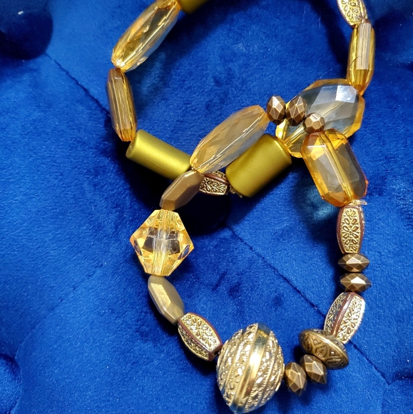 Jewelry - Mixed shaped beads costume bracelet